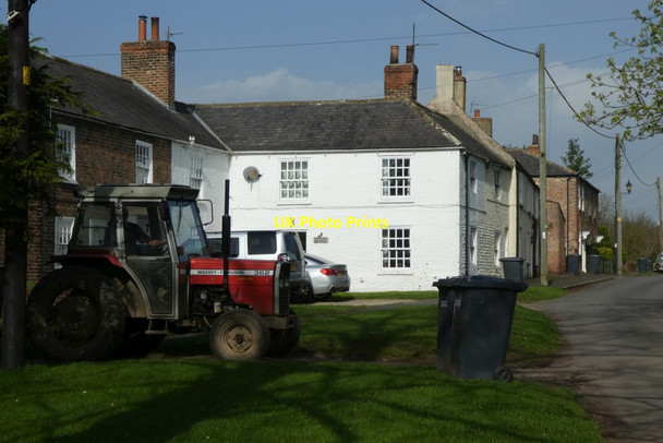 Photo 6"x4" Massey Ferguson in Kirklington Kirklington\/SE3181 c2021