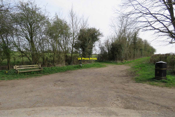 Photo 6"x4" Beginning of bridleway southwards from Little Lunnon Dunton Bassett c2021