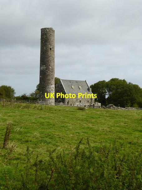 Photo 6"x4" The Round Tower and St Caimin's Church, Inis Cealtra Mountshannon c2017