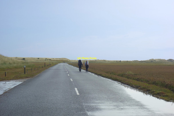 Photo 6"x4" Walking to Lindisfarne Beal\/NU0642 c2017