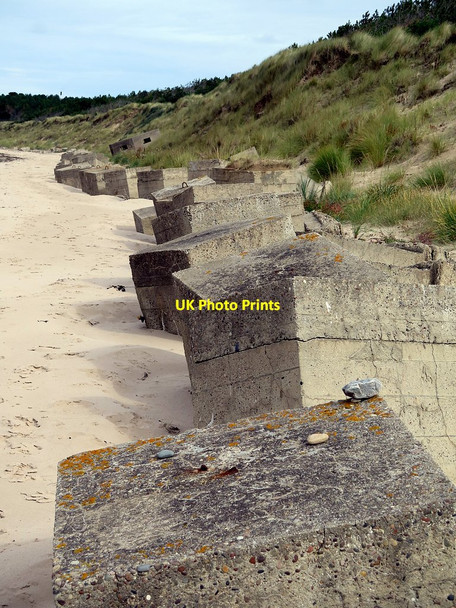 Photo 6"x4" Anti-tank defences & pillbox, Burghead Bay Burghead c2017