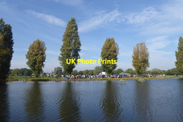 Photo 6"x4" Across the boating lake Hessle\/TA0326 c2017