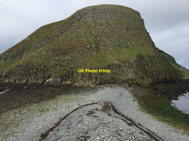 Photo 6"x4" The isthmus between Eilean an Taighe and Eilean Garbh Airighean na h-Annaid c2017