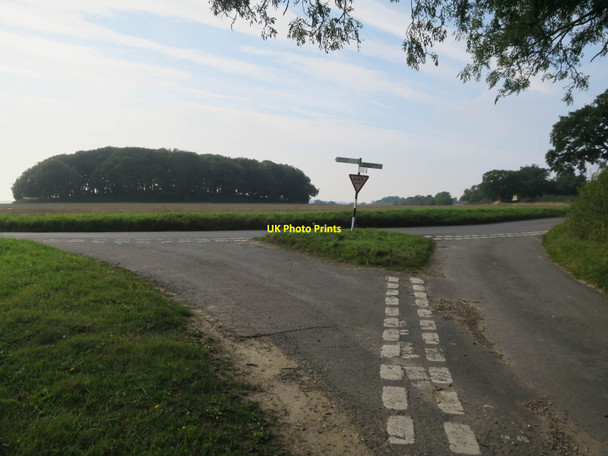 Photo 6"x4" Grass triangle at the end of Broom Lane Meeting House Hill c2017