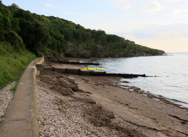 Photo 6"x4" The seafront in Totland Totland c2017