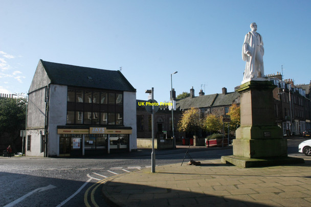 Photo 6"x4" Statue of Sir Robert Peel Montrose c2017