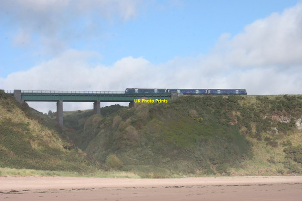 Photo 6"x4" Train crossing the viaduct Braehead of Lunan c2017