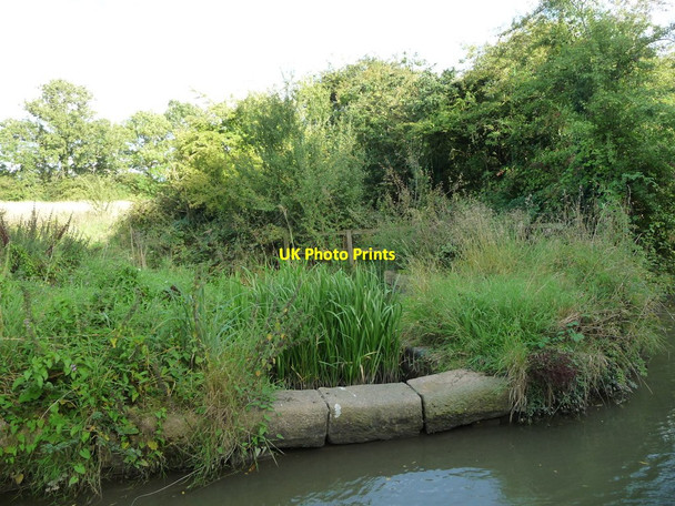 Photo 6"x4" Overflow and drain, east bank of the canal Kilby Bridge c2017