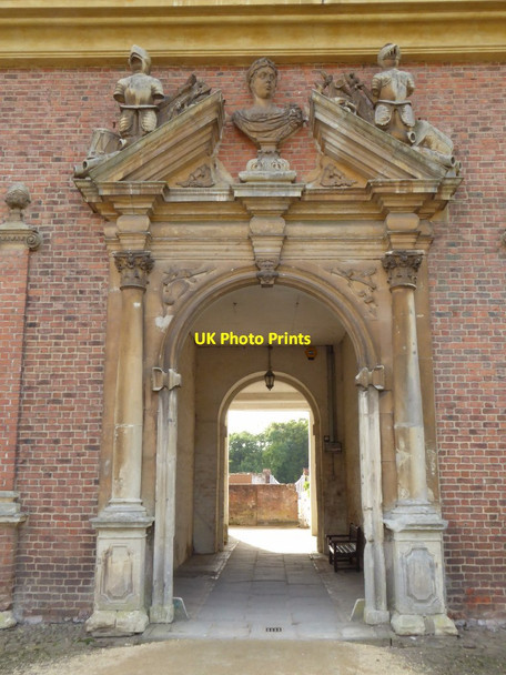 Photo 6"x4" Arched entrance to the Stable Block at Tredegar House Duffryn\/ST2985 c2017