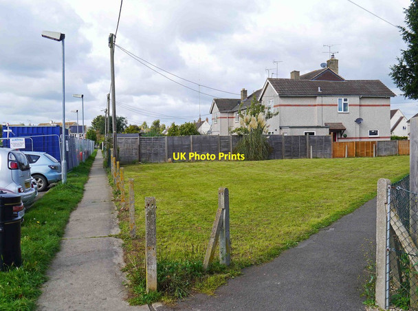 Photo 6"x4" Two footpaths to Gassons Road, Lechlade on Thames, Glos Lechlade on Thames c2017