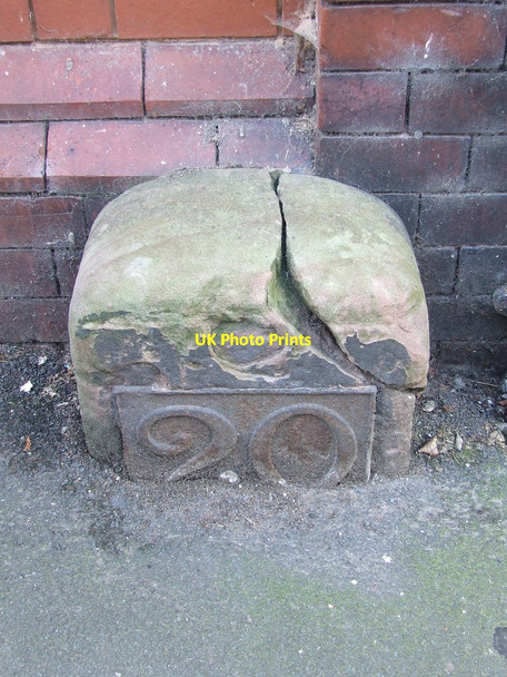 Photo 6"x4" Old Milestone Whitchurch\/SJ5441 c2017