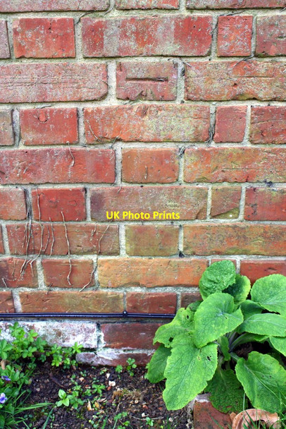 Photo 6"x4" Benchmark on Timbers Cottage Nuffield c2017