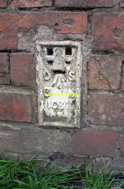 Photo 6"x4" Benchmark on The Old School Nuffield c2017