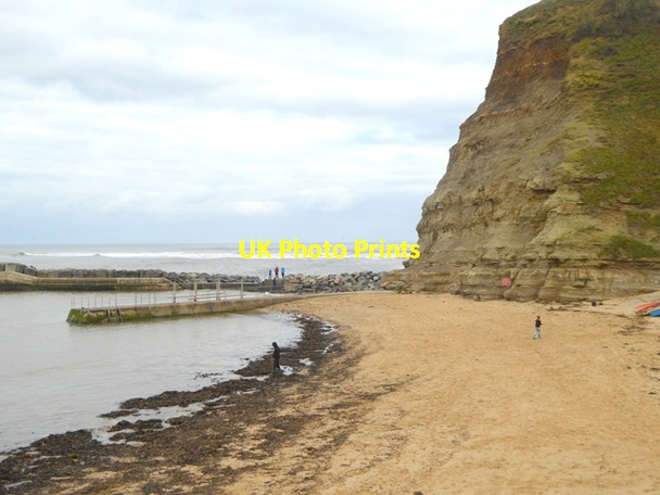 Photo 6"x4" Beach and South Breakwater at Staithes Staithes c2017
