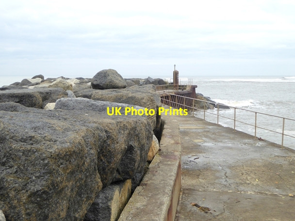 Photo 6"x4" North Breakwater at Staithes Staithes c2017 P2