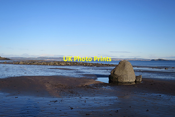 Photo 6"x4" Erratic on the Beach Edinburgh c2017