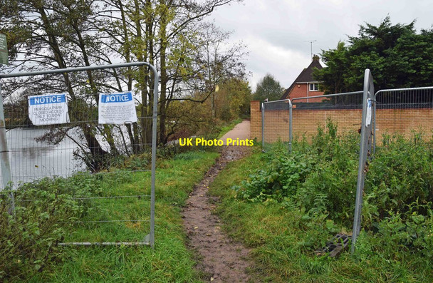 Photo 6"x4" Start of closed section of Thames Footpath, Gossmore Recreation Ground, Marlow, Bucks Marlow\/SU8586 c2017