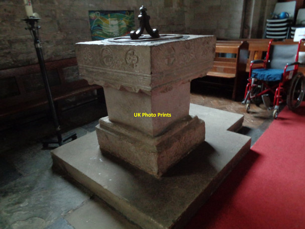 Photo 6"x4" Font in Inkberrow Church Inkberrow c2017