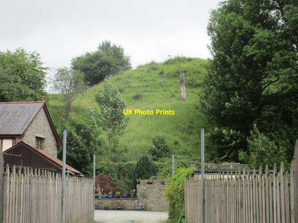 Photo 6"x4" Another glimpse of Builth Castle Builth Wells\/Llanfair-Ym-Muallt c2017
