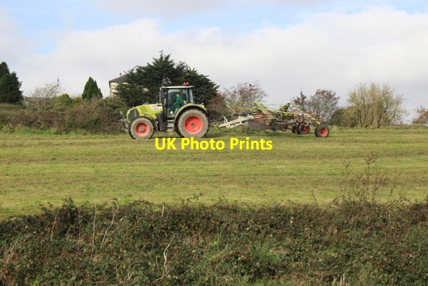 Photo 6"x4" Tractor with Hay Turner \/Tedder Bowling Green\/SX3670 c2017