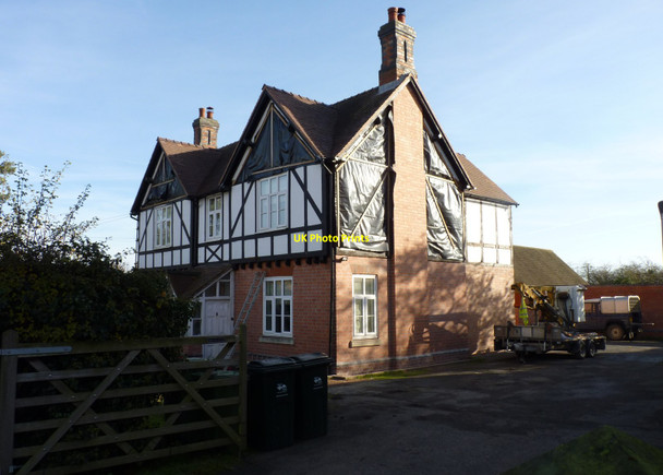 Photo 6"x4" House undergoing repairs at Kinnersley Earl's Croome c2017