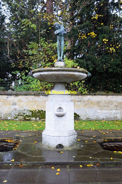Photo 6"x4" Thame War Memorial Garden (1) - statue, Upper High Street, Thame, Oxon Thame c2017