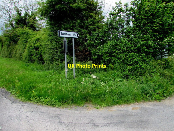Photo 6"x4" This way to Tarlton, Gloucestershire Kemble c2017