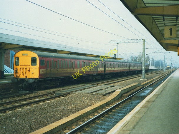 Photo 6"x4" Wakefield Westgate station with a stranger from Essex Wakefield\/SE3320 c1991