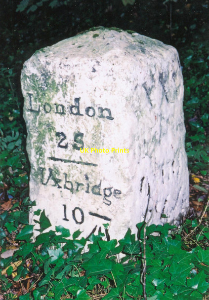 Photo 6"x4" Old Milestone by the A40, west of Beaconsfield Beaconsfield c2001