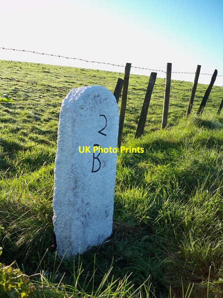 Photo 6"x4" Old Milestone on Racecourse Downs Cooksland\/SX0867 c2003