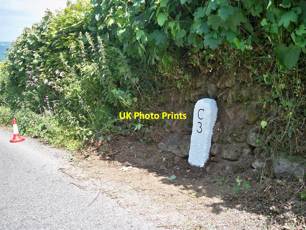 Photo 6"x4" Old Milestone south of Haylands Luckett c2001