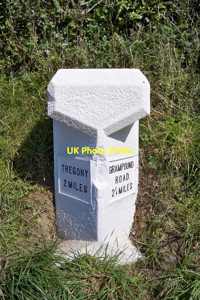 Photo 6"x4" Old Milestone north of crossroads to Golden Parkengear c1998
