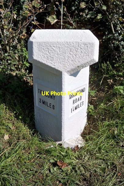 Photo 6"x4" Old Milestone just south of the modern A390 Parkengear c1998