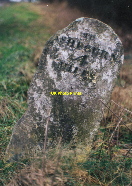 Photo 6"x4" Old Milestone by the B5035, Hognaston Winn Hognaston c2002
