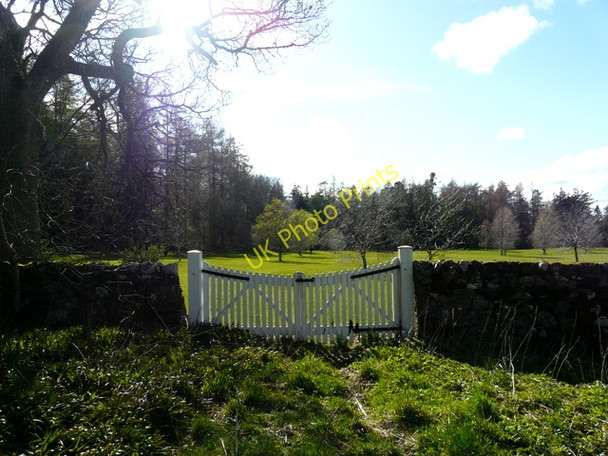 Photo 6"x4" Gate to Cawdor Castle grounds. Cawdor c2009