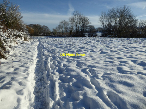Photo 6"x4" Snow covered field Great Malvern c2017