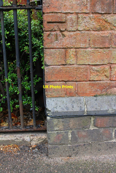 Photo 6"x4" Benchmark on #161 Welford Road Leicester c2017