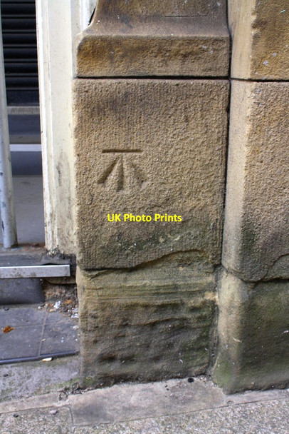 Photo 6"x4" Benchmark on #45 Darley Street Bradford\/SE1632 c2017