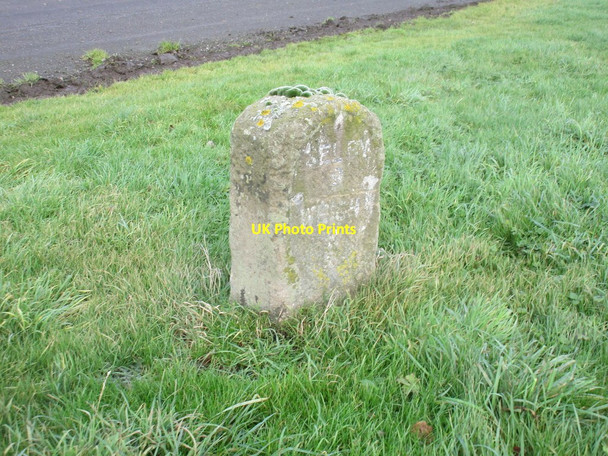 Photo 6"x4" Milestone, Harlthorpe Harlthorpe c2018