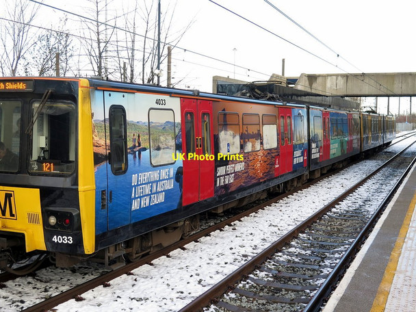 Photo 6"x4" Metro train at Chillingham Road Station Newcastle upon Tyne c2018