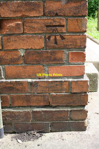 Photo 6"x4" Benchmark on #18 Oxford Street Barton Hill\/ST6072 c2017
