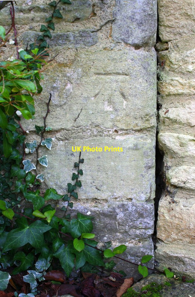 Photo 6"x4" Benchmark on #4 Park Farm Cottages Bletchingdon c2018