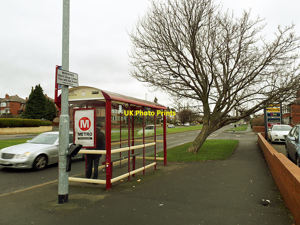 Photo 6"x4" Bus stop on Easterly Road Leeds\/SE3034 c2018