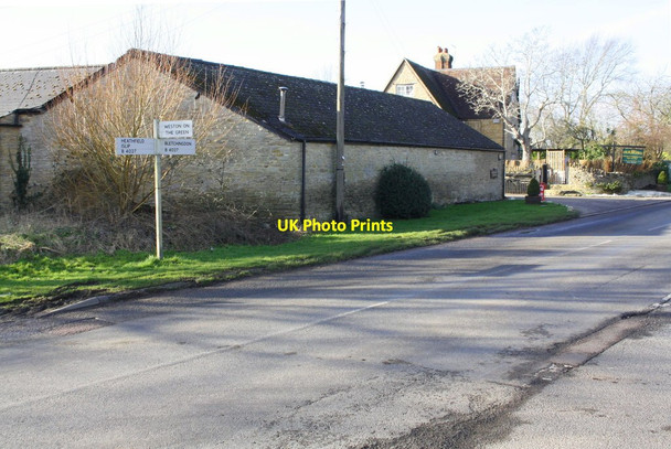 Photo 6"x4" Road junction at Diamond Farm Heathfield Village c2018