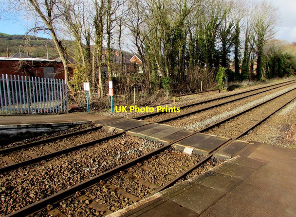 Photo 6"x4" Passengers may cross the line here, Cefn-y-bedd station, Flintshire Cefn-y-bedd c2018