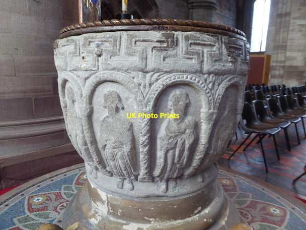 Photo 6"x4" Font in Hereford Cathedral Hereford c2018