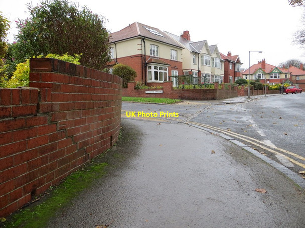 Photo 6"x4" The junction of Peasholm Drive with Peasholm Gardens, Scarborough Scarborough\/TA0388 c2013