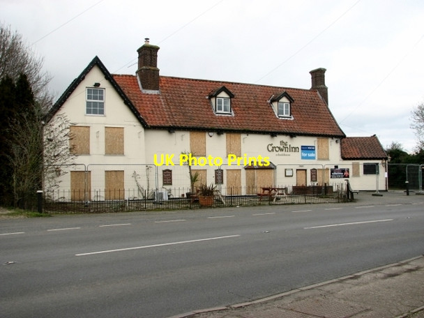 Photo 6"x4" All boarded up - The Crown Inn in Haddiscoe Haddiscoe c2018