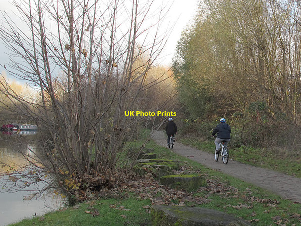 Photo 6"x4" Cyclists on the Transpennine Trail at Thwaite Mills  Cross Green\/SE3232 c2016