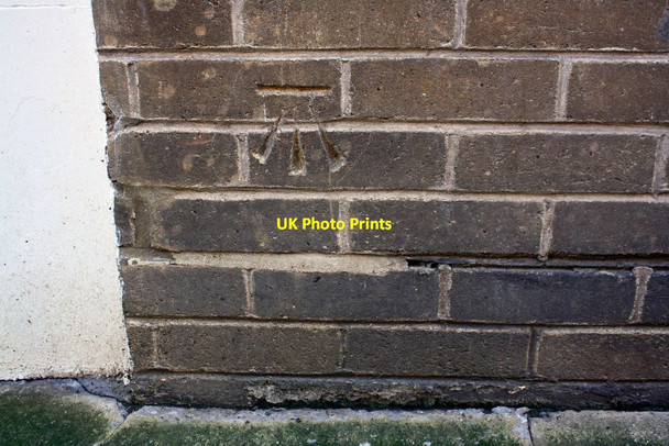 Photo 6"x4" Benchmark on #47 Merchant Street Bristol c2018